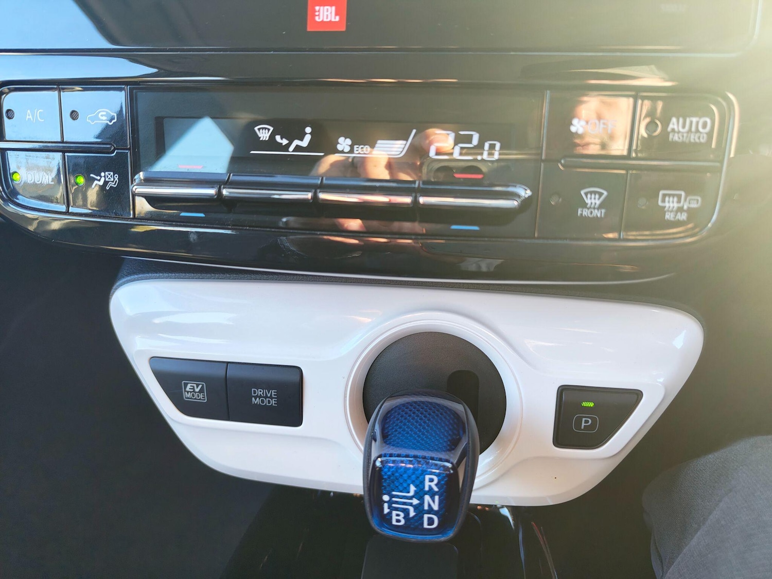 Used Toyota Prius 2018 for sale - 76360628: Photo 33