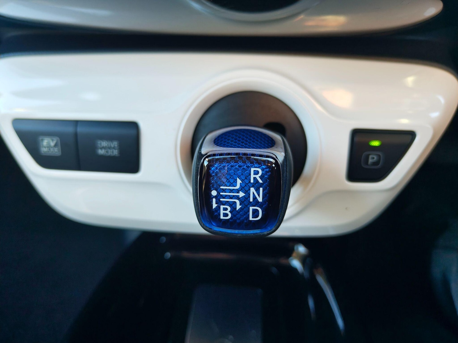 Used Toyota Prius 2018 for sale - 76360628: Photo 34