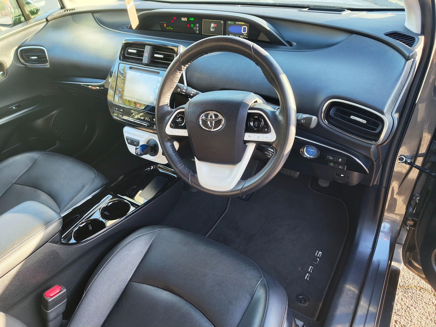Used Toyota Prius 2018 for sale - 76360628: Photo 55