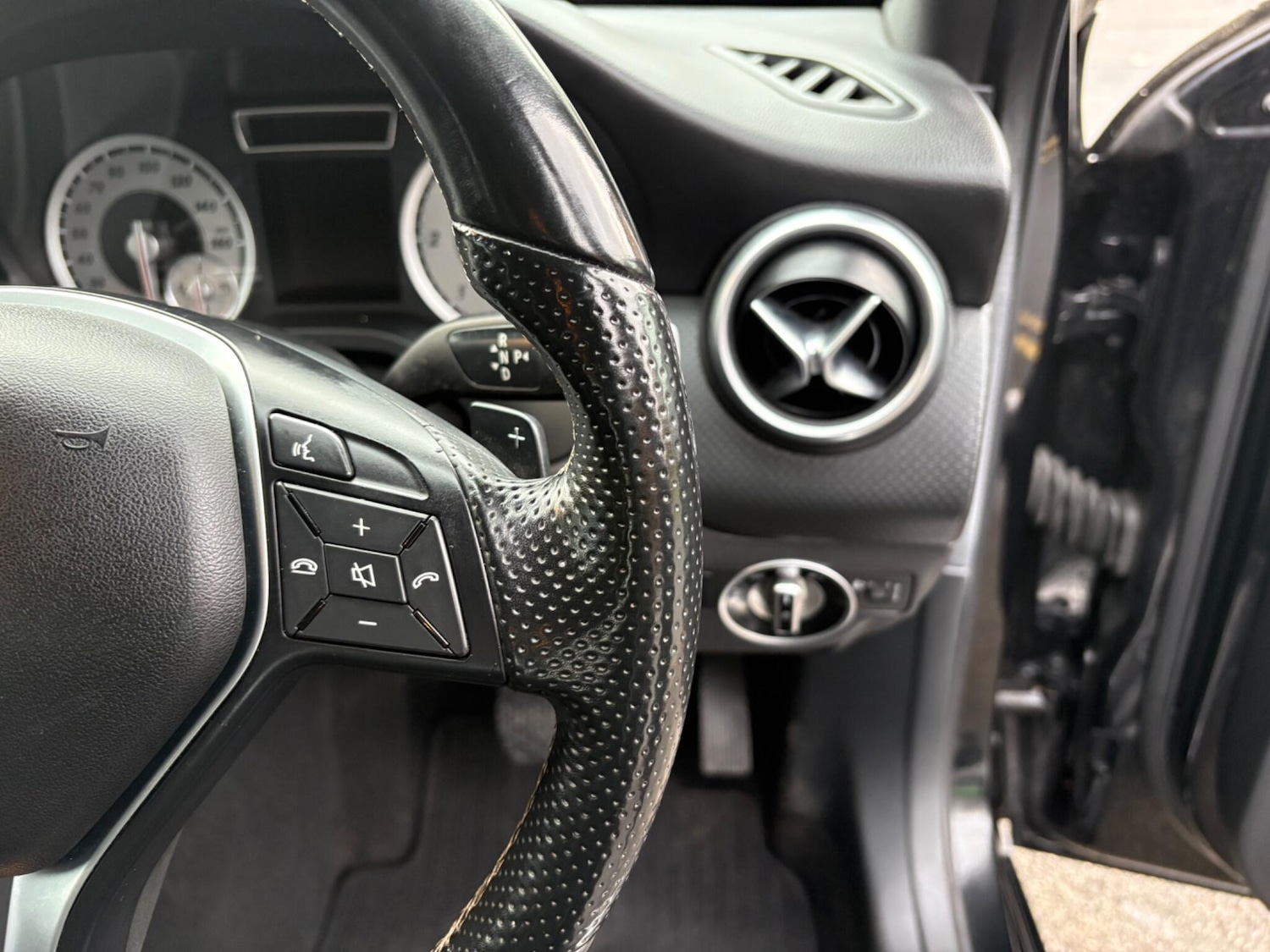 Used Mercedes-Benz A-Class 2014 for sale - 77029637: Photo 33