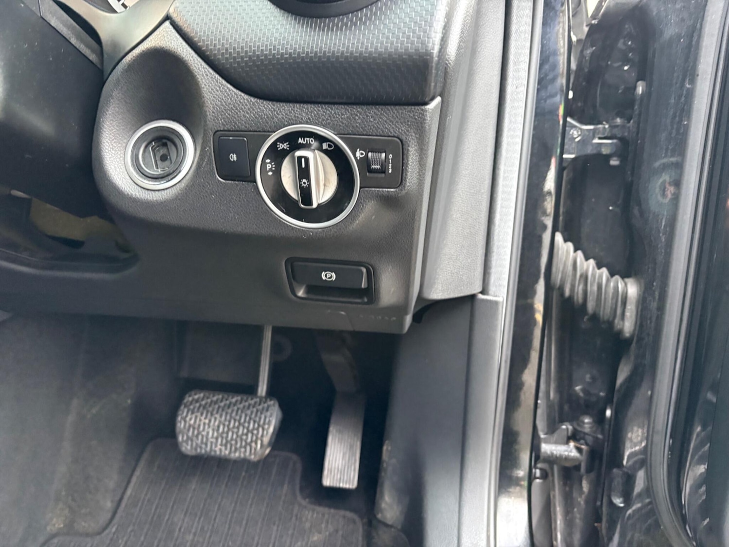 Used Mercedes-Benz A-Class 2014 for sale - 77029637: Photo 34