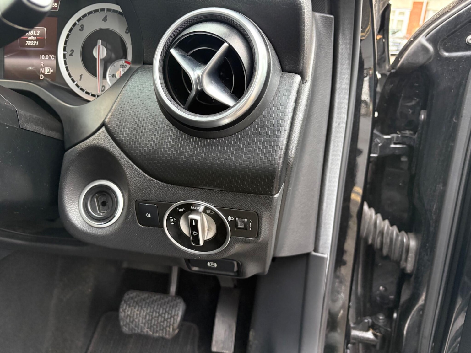 Used Mercedes-Benz A-Class 2014 for sale - 77029637: Photo 35