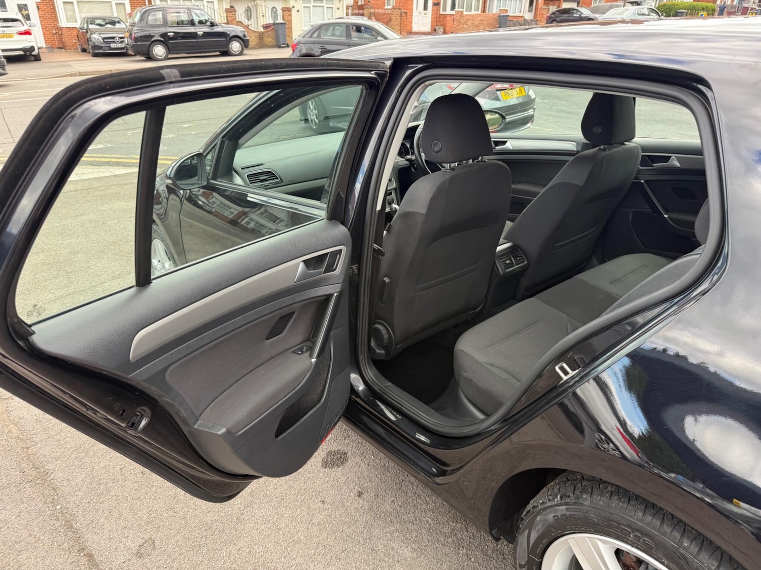 Used Volkswagen Golf 2015 for sale - 76988330: Photo 41