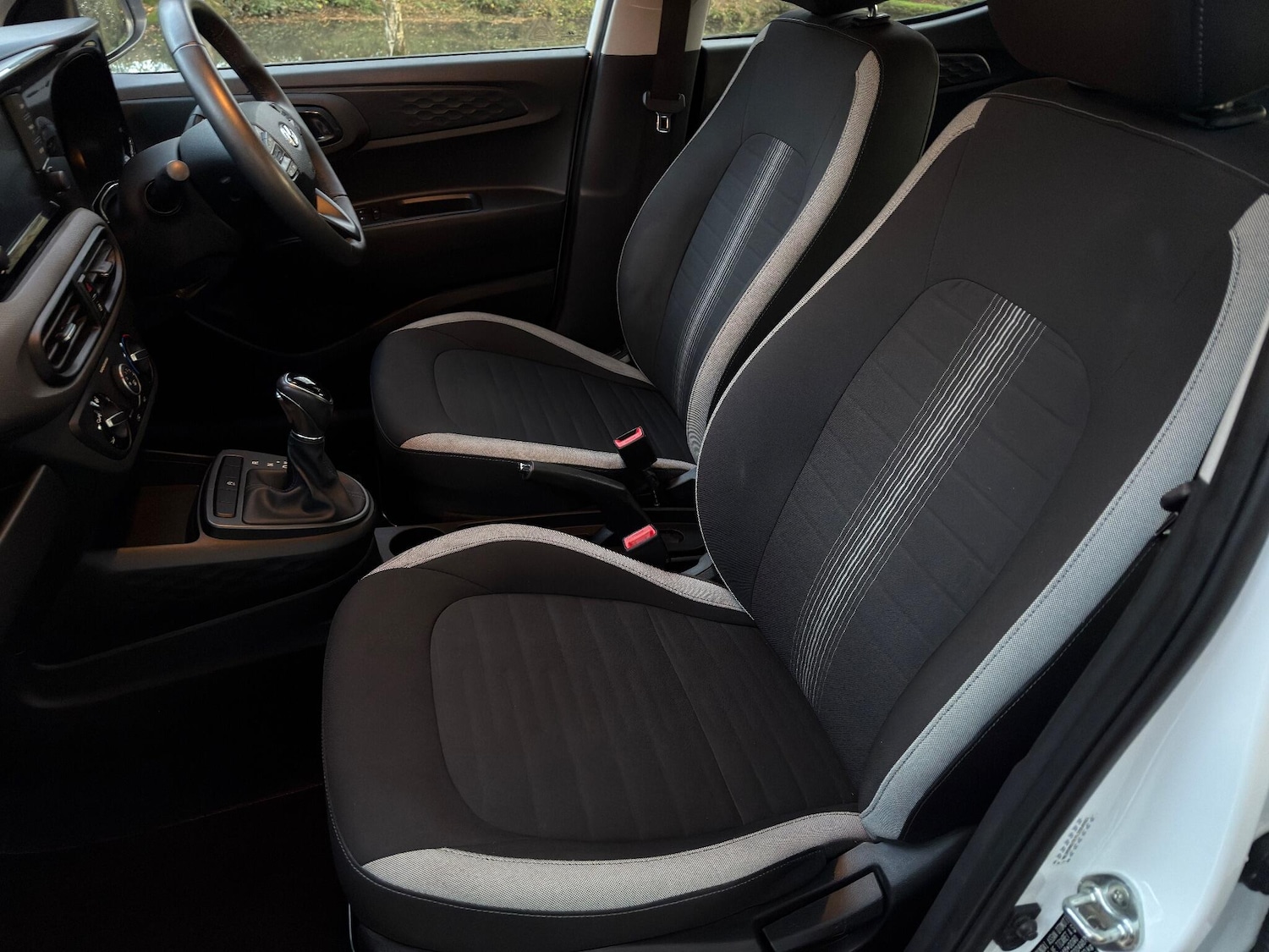 Used Hyundai i10 2020 for sale - 76607620: Photo 13