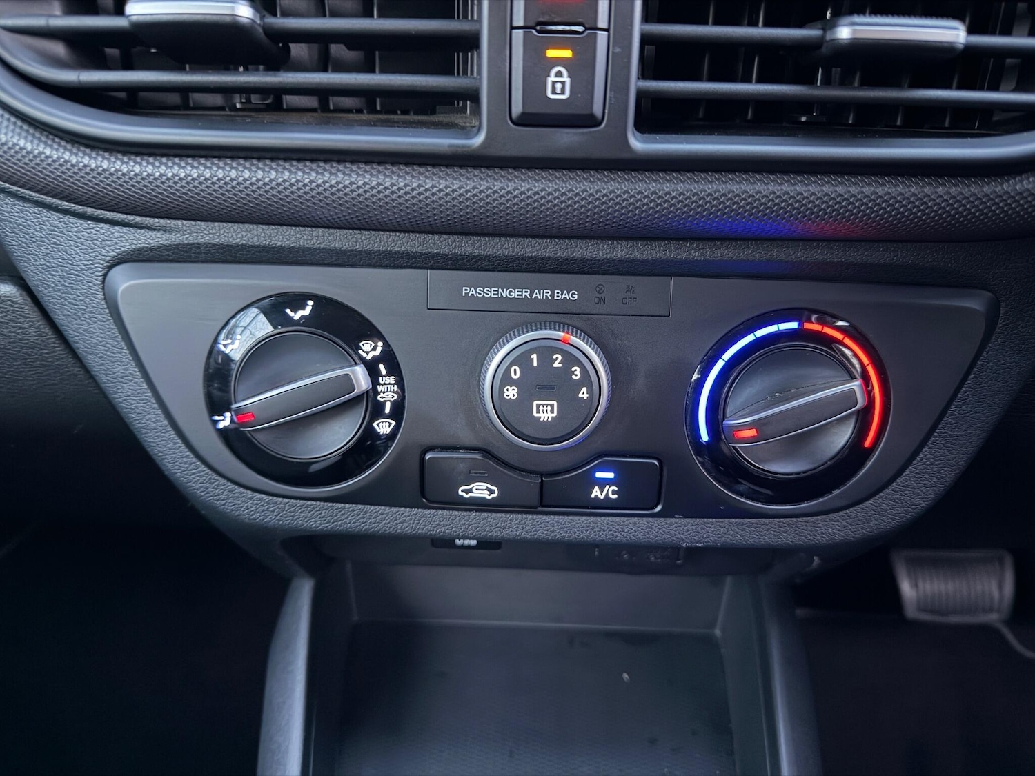 Used Hyundai i10 2020 for sale - 76607620: Photo 20