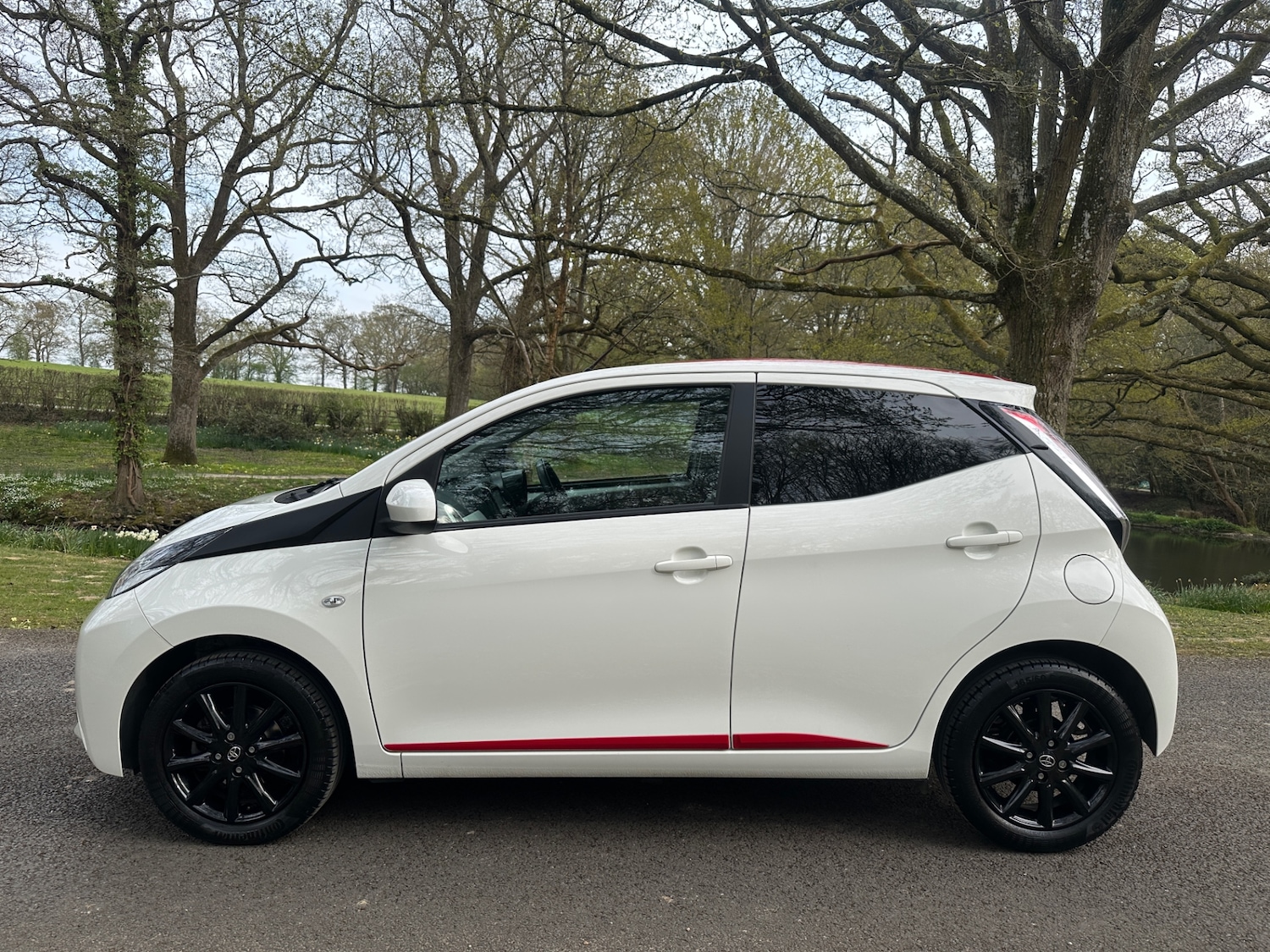 Used Toyota AYGO 2018 for sale - 76615933: Photo 2
