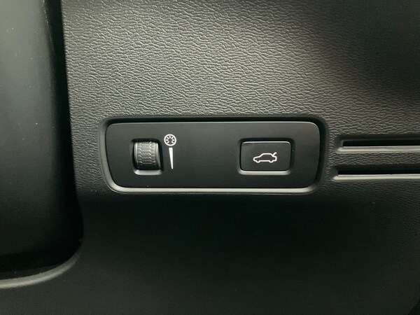 Used Volvo XC40 2021 for sale - 76272403: Photo 43