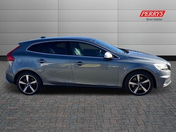 Used Volvo V40 2019 for sale - 75849973: Photo