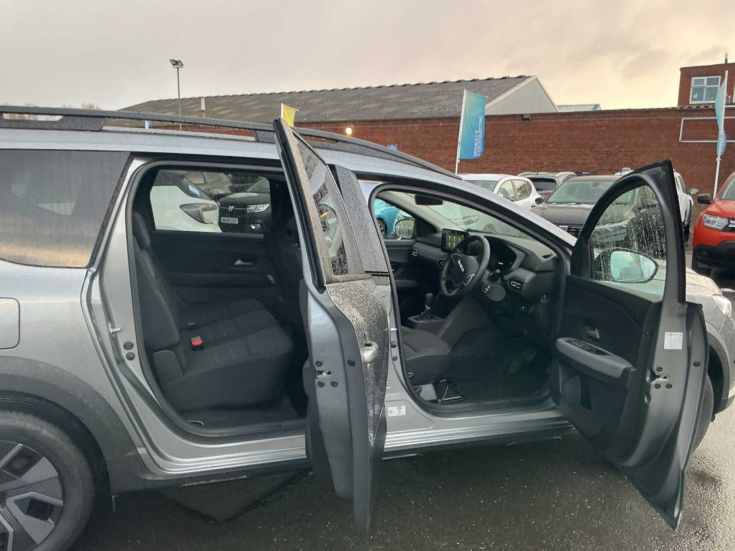 Used Dacia Jogger 2024 for sale - 76643523: Photo 32