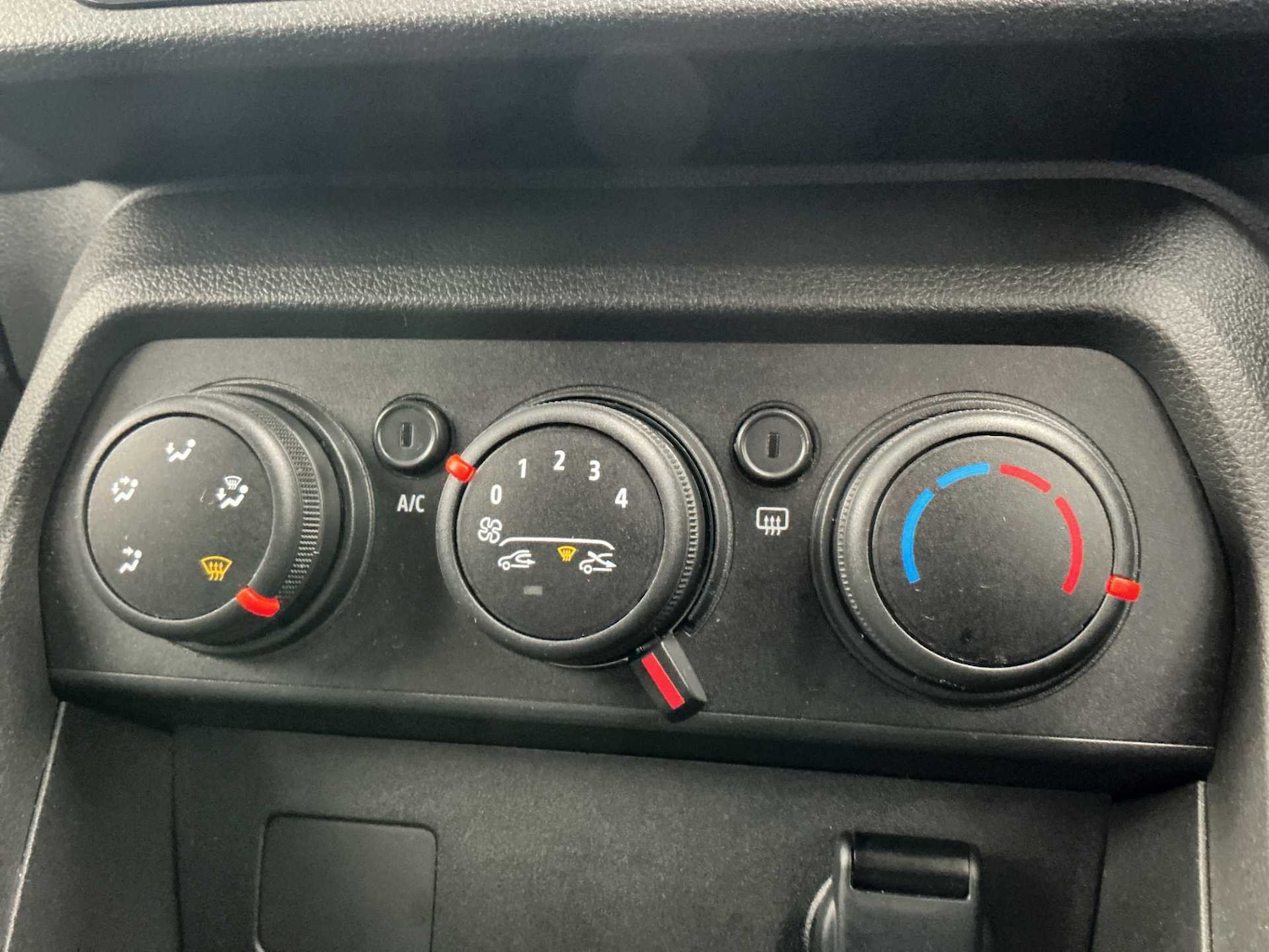 Used Dacia Sandero Stepway 2024 for sale - 76299367: Photo 11