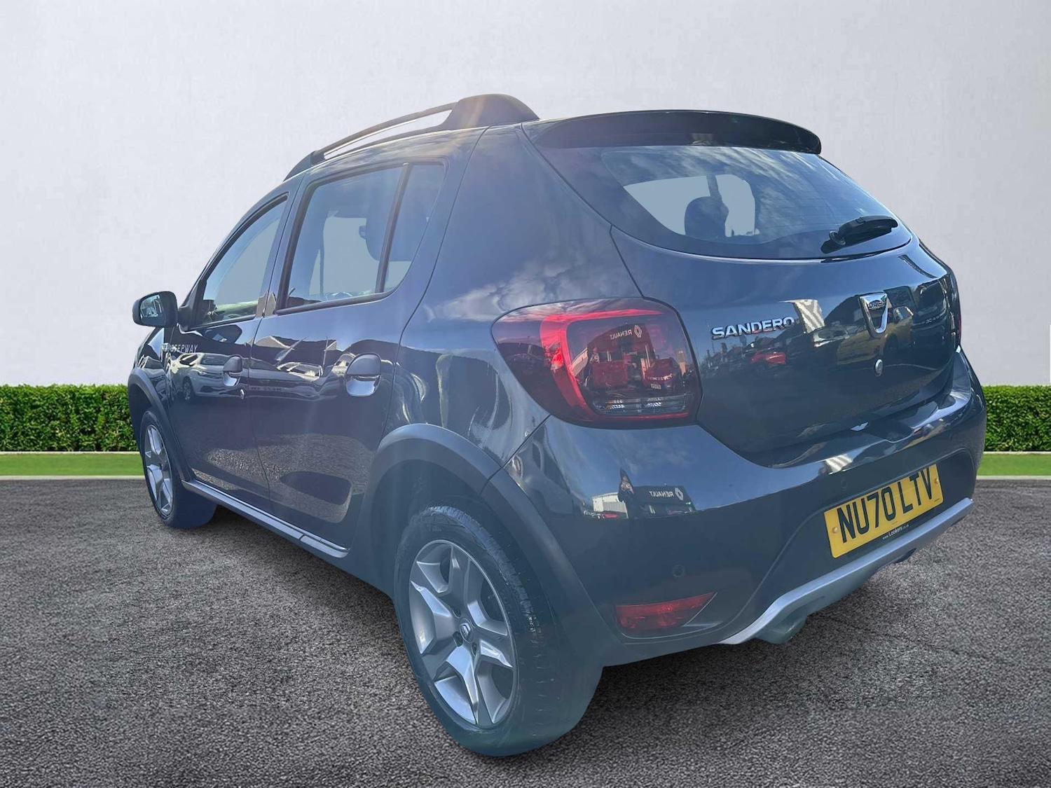 Used Dacia Sandero Stepway 2020 for sale - 76694641: Photo 2