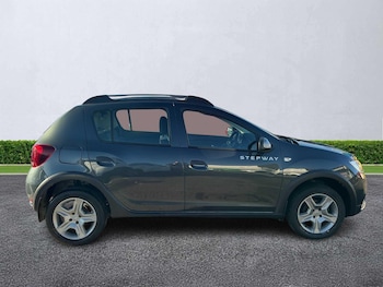 Used Dacia Sandero Stepway 2020 for sale - 76521011: Photo