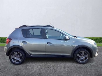 Used Dacia Sandero Stepway 2017 for sale - 79489047: Photo
