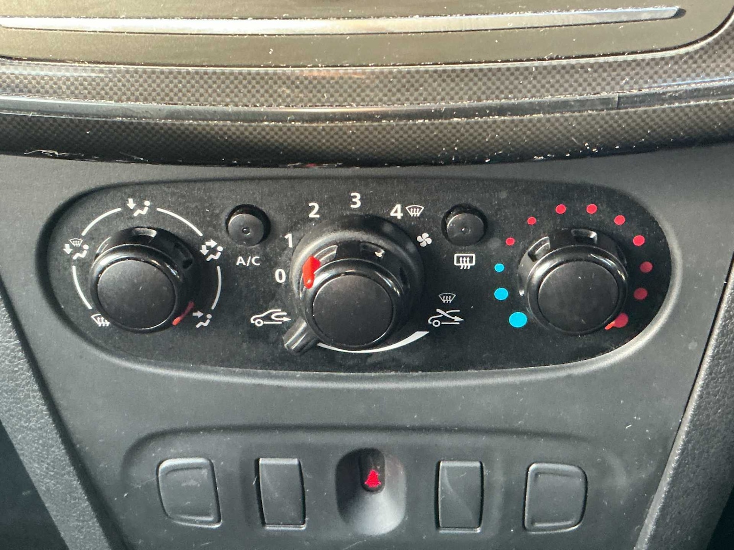 Used Dacia Sandero 2018 for sale - 76407420: Photo 11