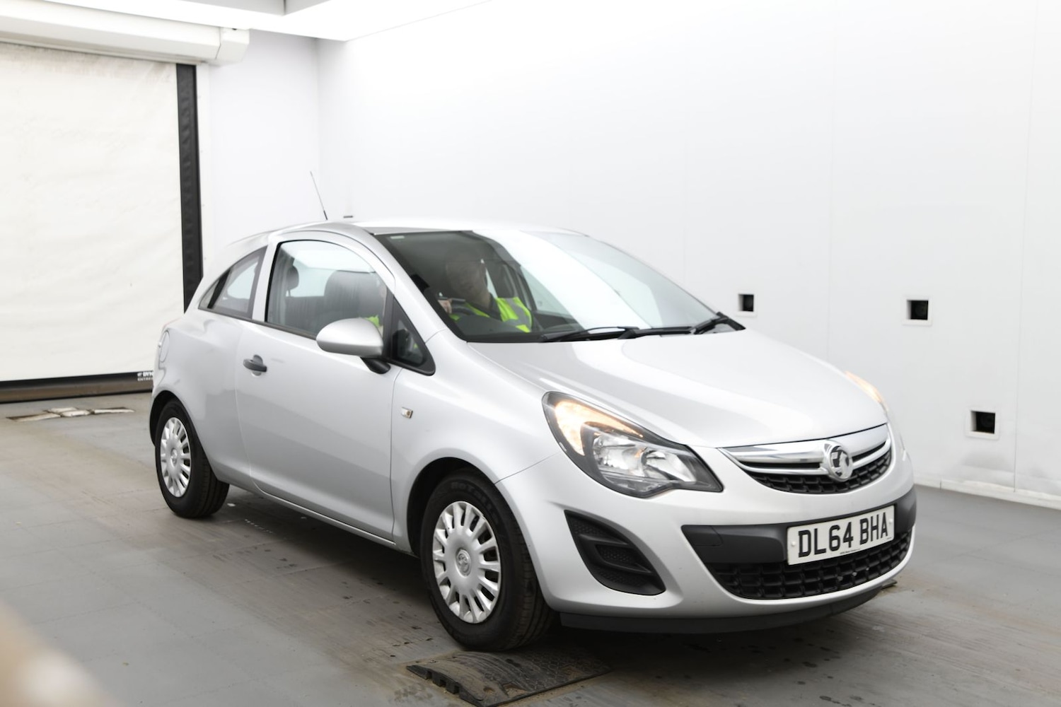 Used Vauxhall Corsa 2015 for sale - 76459224: Photo 2