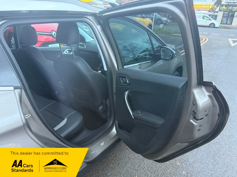 Used Peugeot 2008 2014 for sale - 76934963: Photo 12