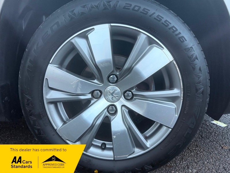 Used Peugeot 2008 2014 for sale - 76934963: Photo 18