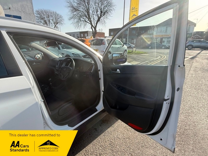 Used Hyundai TUCSON 2017 for sale - 77668101: Photo 9