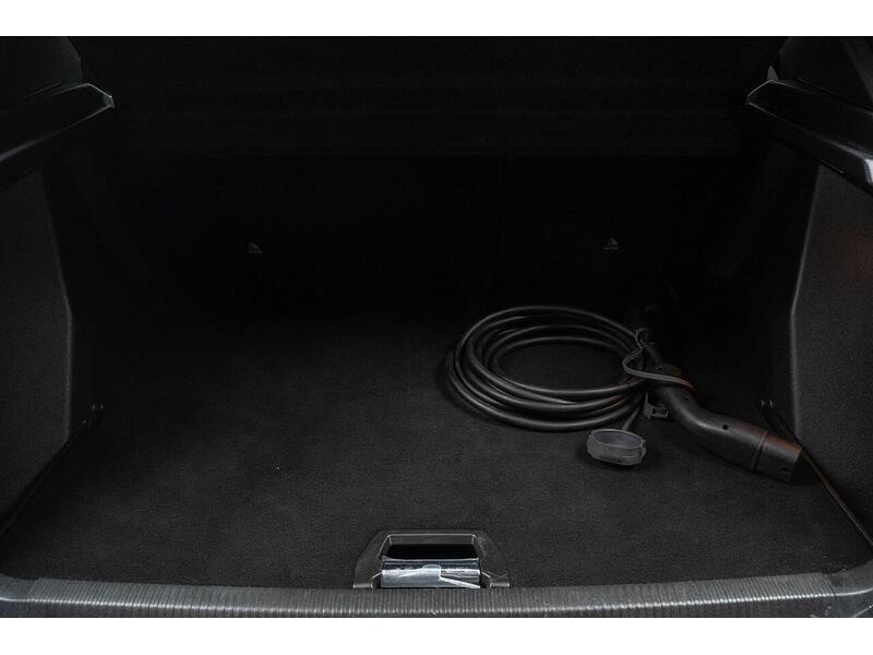 Used Peugeot E-2008 2022 for sale - 77072868: Photo 13