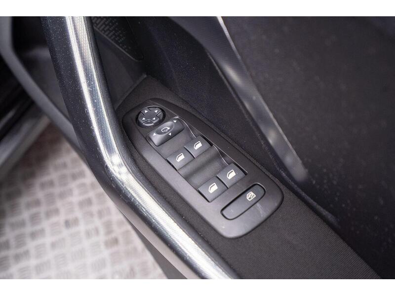 Used Peugeot 2008 2019 for sale - 76798894: Photo 32