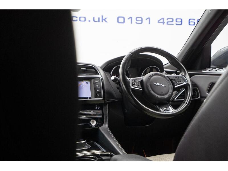 Used Jaguar F-Pace 2016 for sale - 76659910: Photo 40