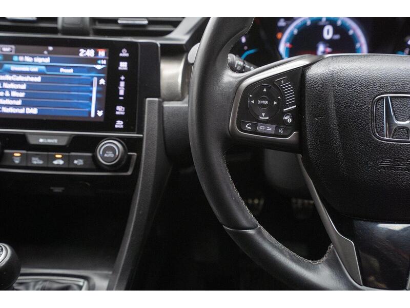 Used Honda Civic 2017 for sale - 76768829: Photo 31