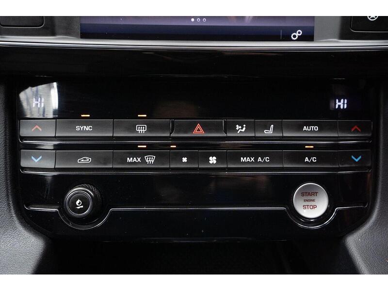 Used Jaguar F-Pace 2018 for sale - 76884511: Photo 32