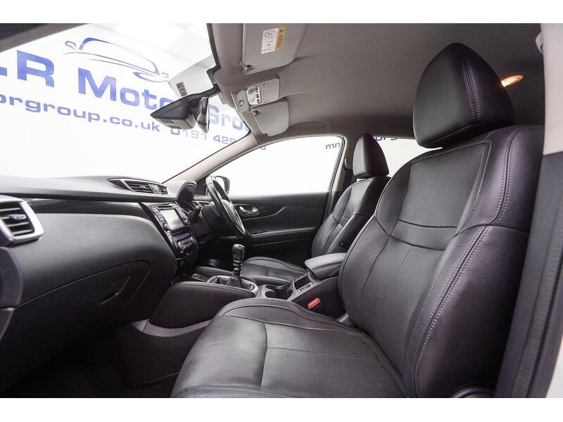 Used Nissan Qashqai 2017 for sale - 76884501: Photo 24