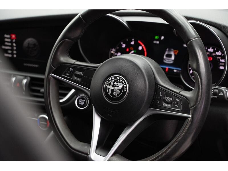 Used Alfa Romeo Giulia 2018 for sale - 76660001: Photo 30