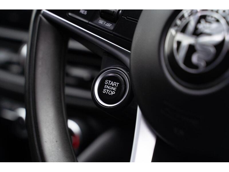 Used Alfa Romeo Giulia 2018 for sale - 76660001: Photo 31