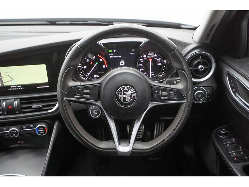 Used Alfa Romeo Giulia 2018 for sale - 76660001: Photo 32