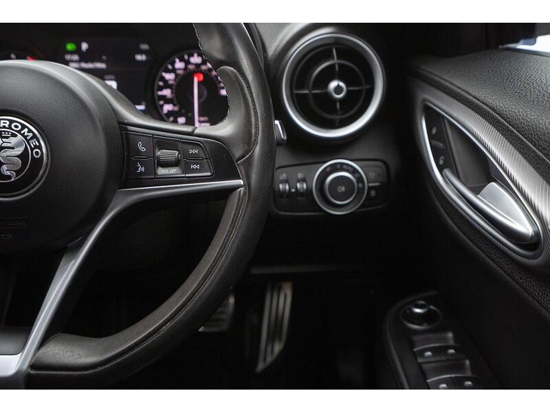 Used Alfa Romeo Giulia 2018 for sale - 76660001: Photo 34