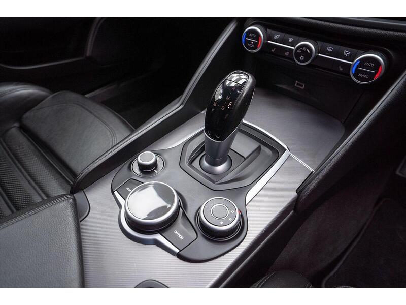 Used Alfa Romeo Giulia 2018 for sale - 76660001: Photo 43