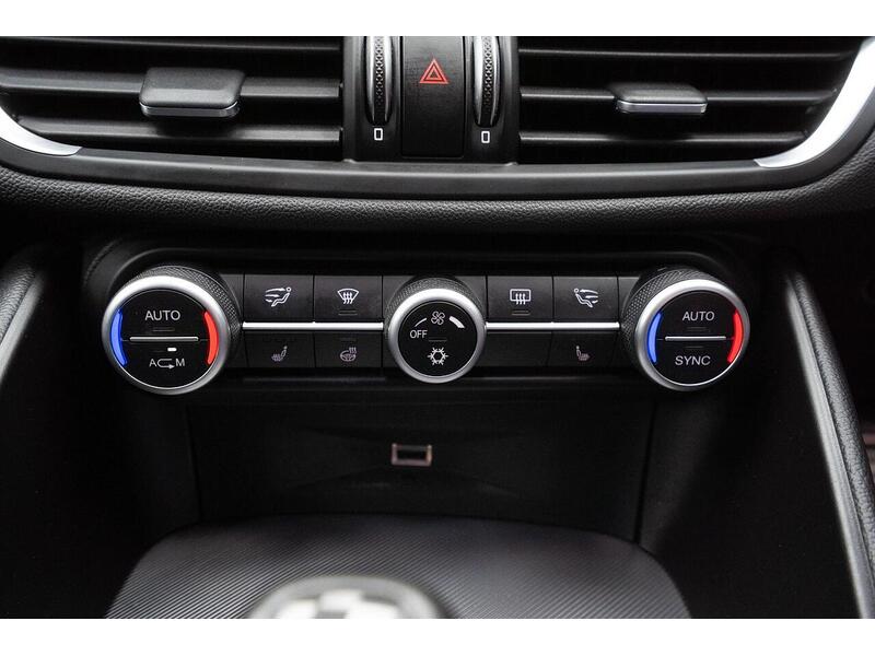 Used Alfa Romeo Giulia 2018 for sale - 76660001: Photo 47