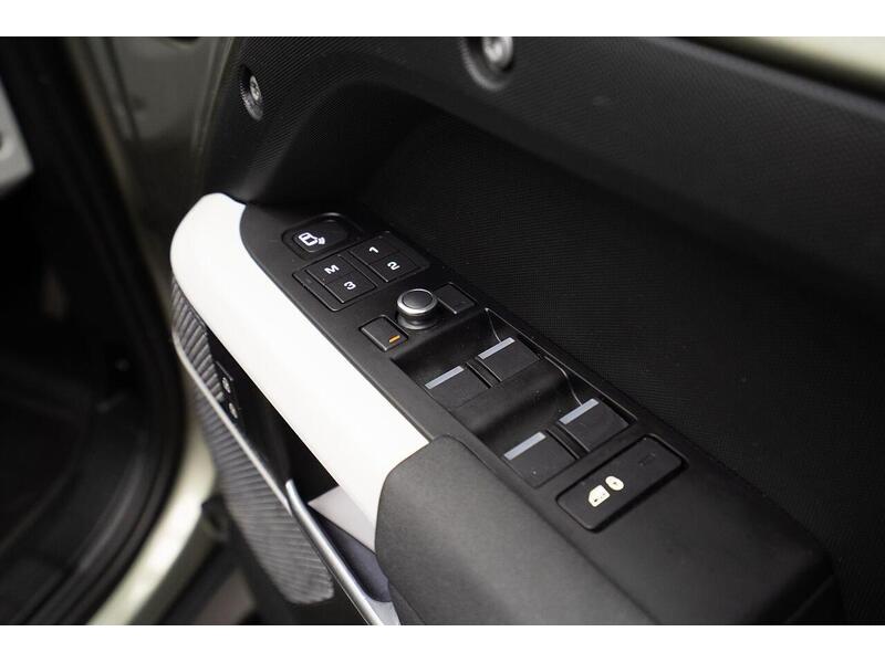 Used Land Rover Defender 2020 for sale - 76659899: Photo 44