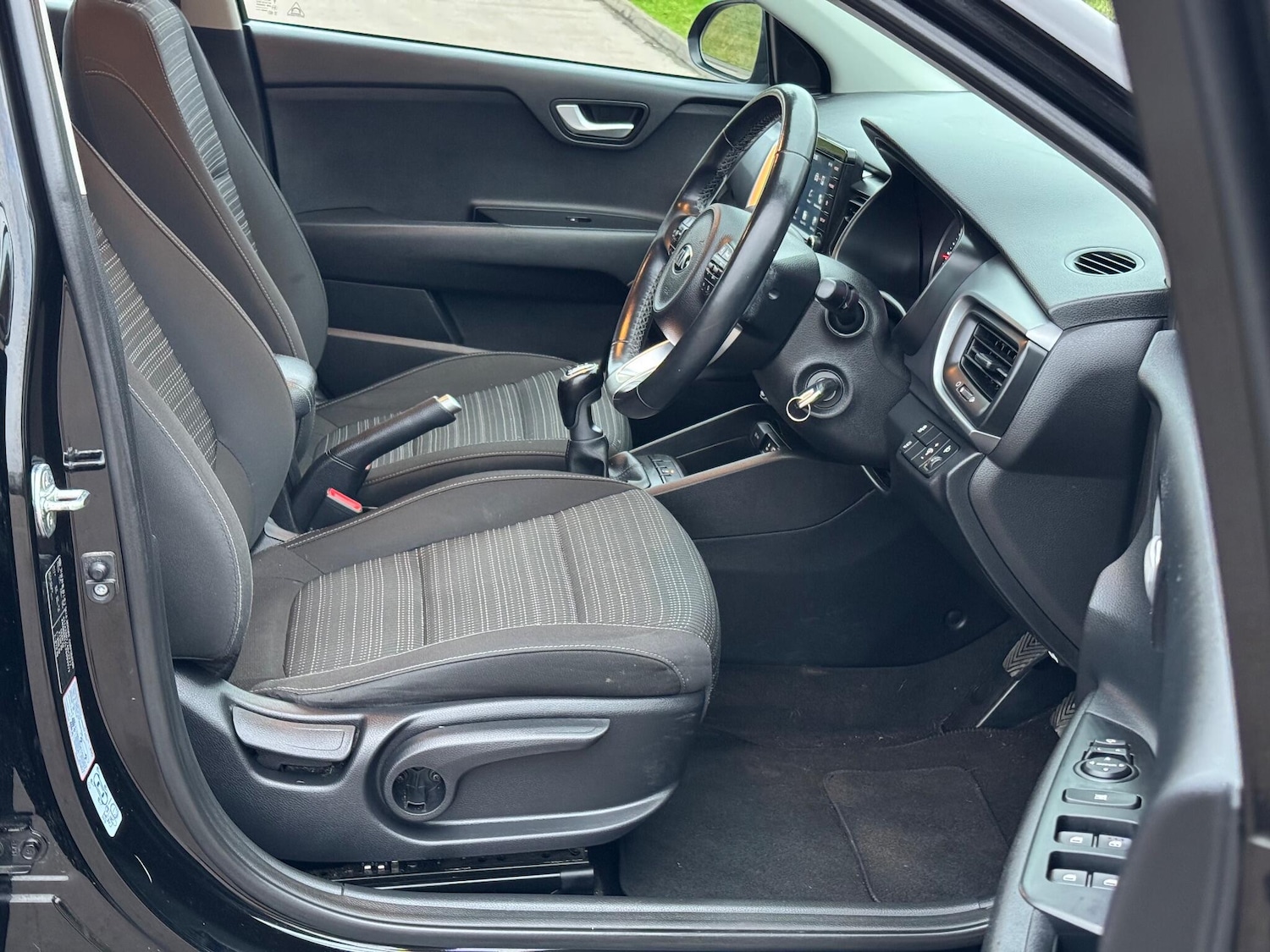 Used Kia Stonic 2017 for sale - 77066646: Photo 27