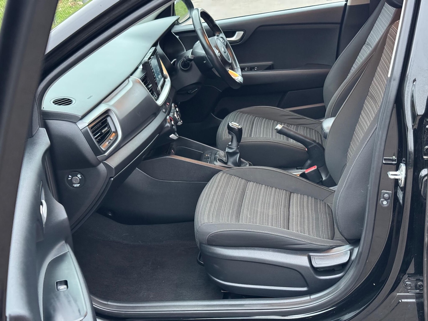 Used Kia Stonic 2017 for sale - 77066646: Photo 30