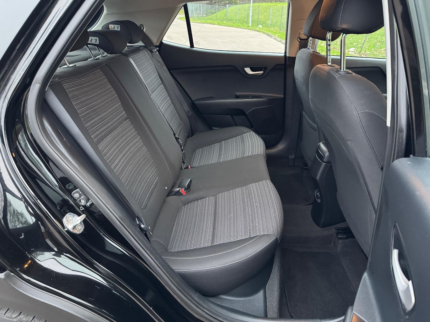 Used Kia Stonic 2017 for sale - 77066646: Photo 32