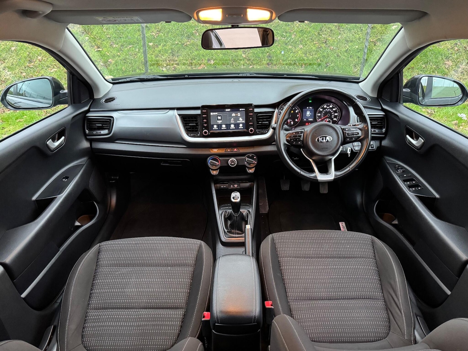 Used Kia Stonic 2017 for sale - 77066646: Photo 33