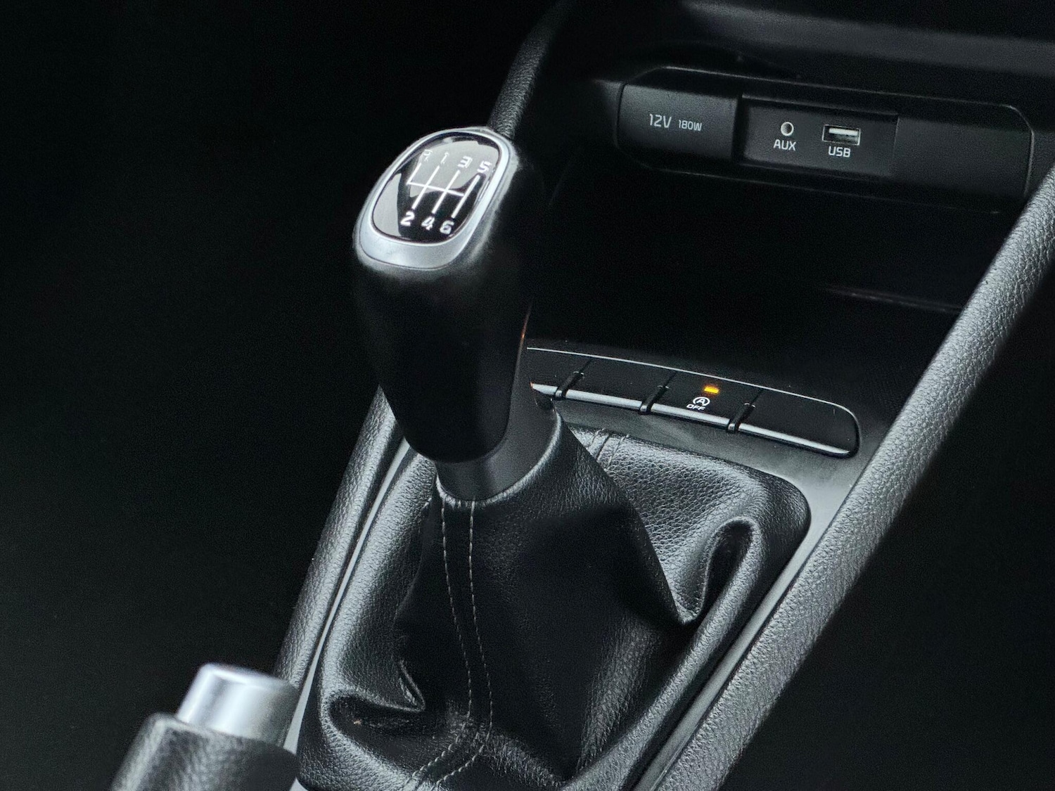 Used Kia Stonic 2017 for sale - 77066646: Photo 4