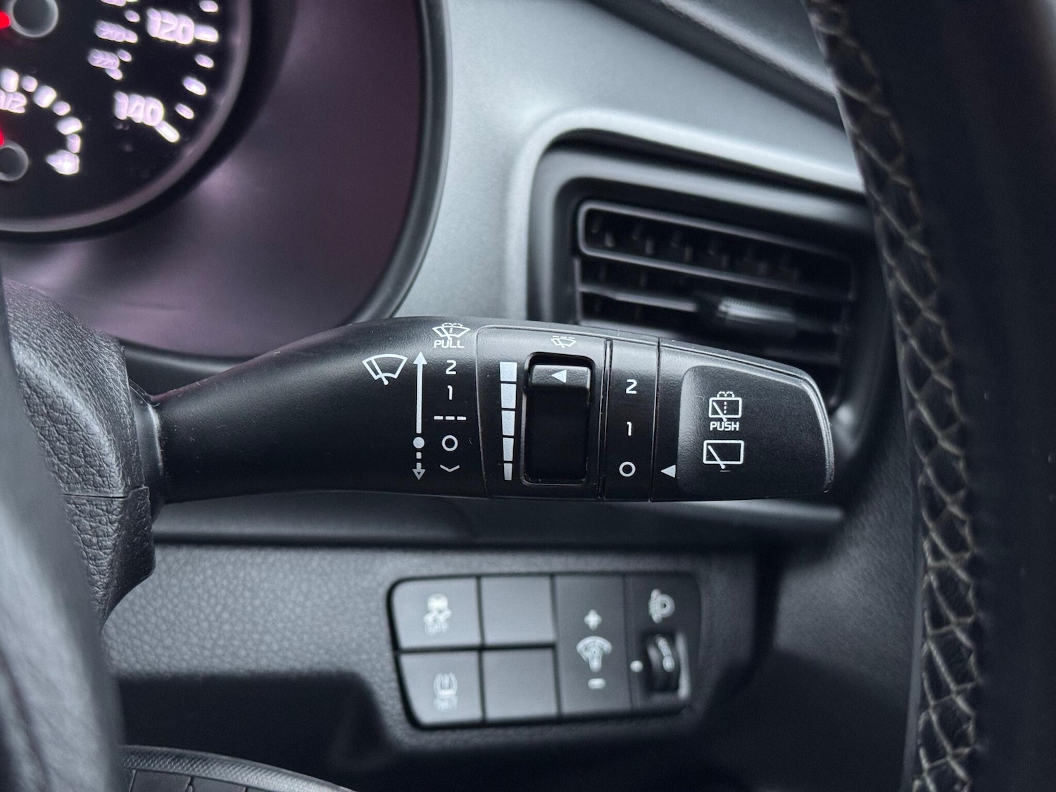 Used Kia Stonic 2017 for sale - 77066646: Photo 40