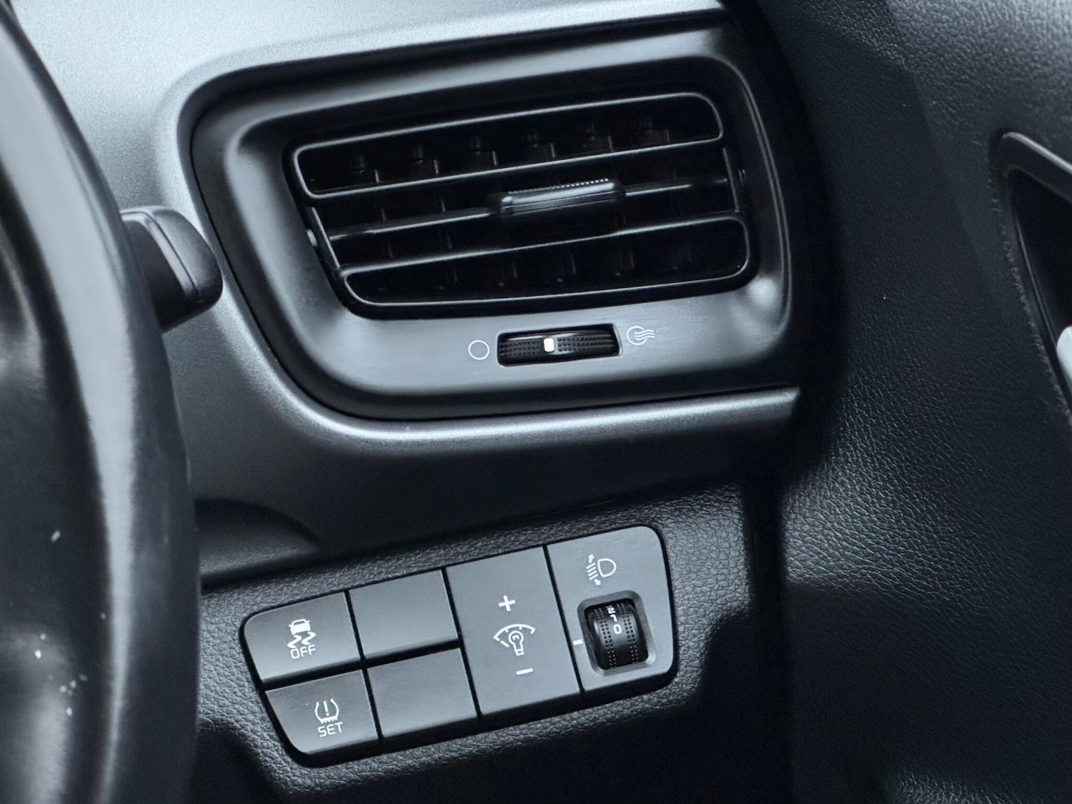 Used Kia Stonic 2017 for sale - 77066646: Photo 43