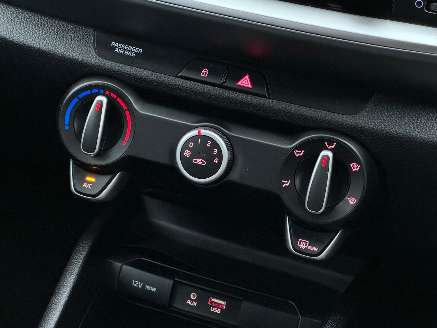 Used Kia Stonic 2017 for sale - 77066646: Photo 47