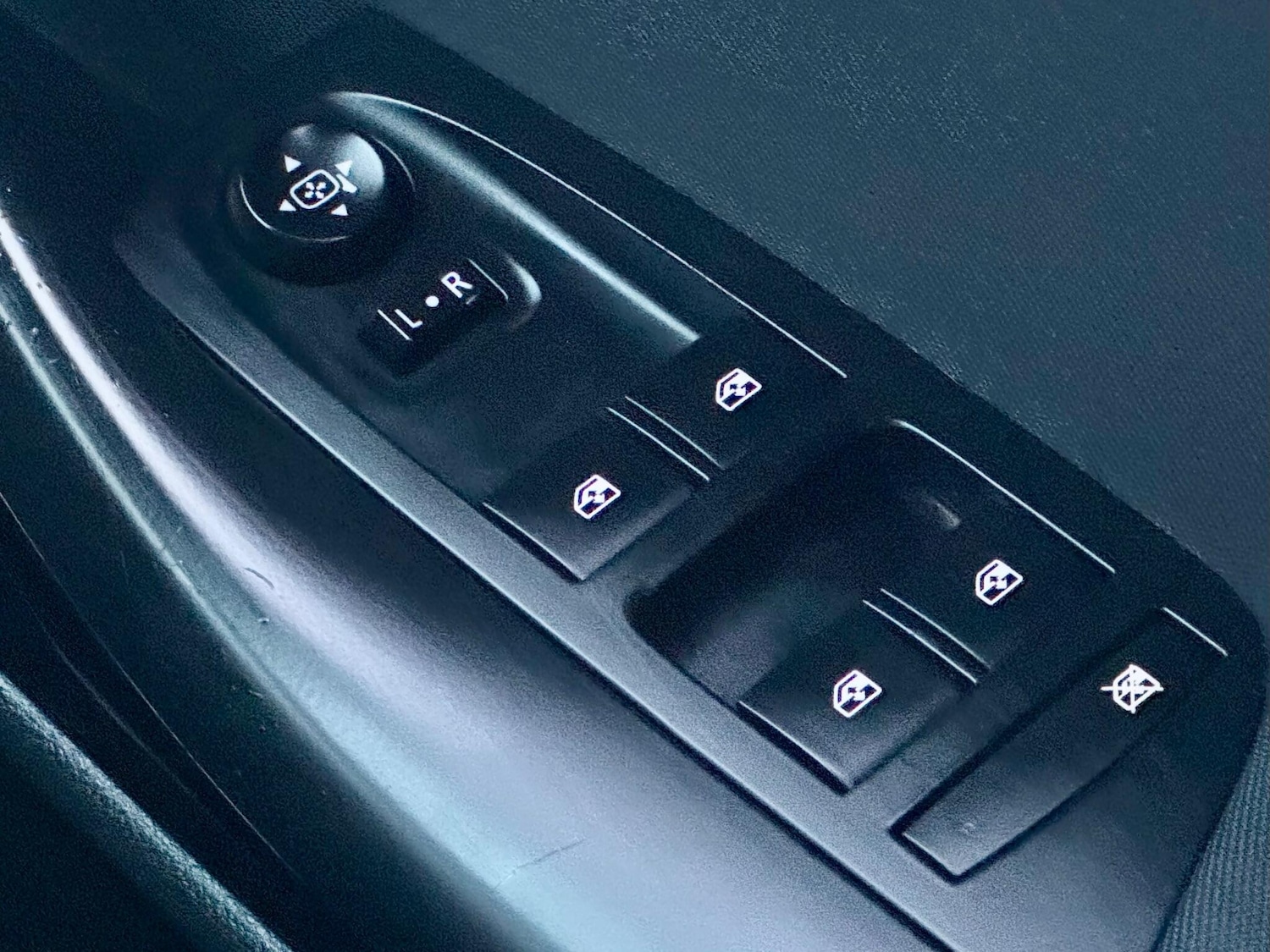 Used Vauxhall Astra 2016 for sale - 77237649: Photo 3