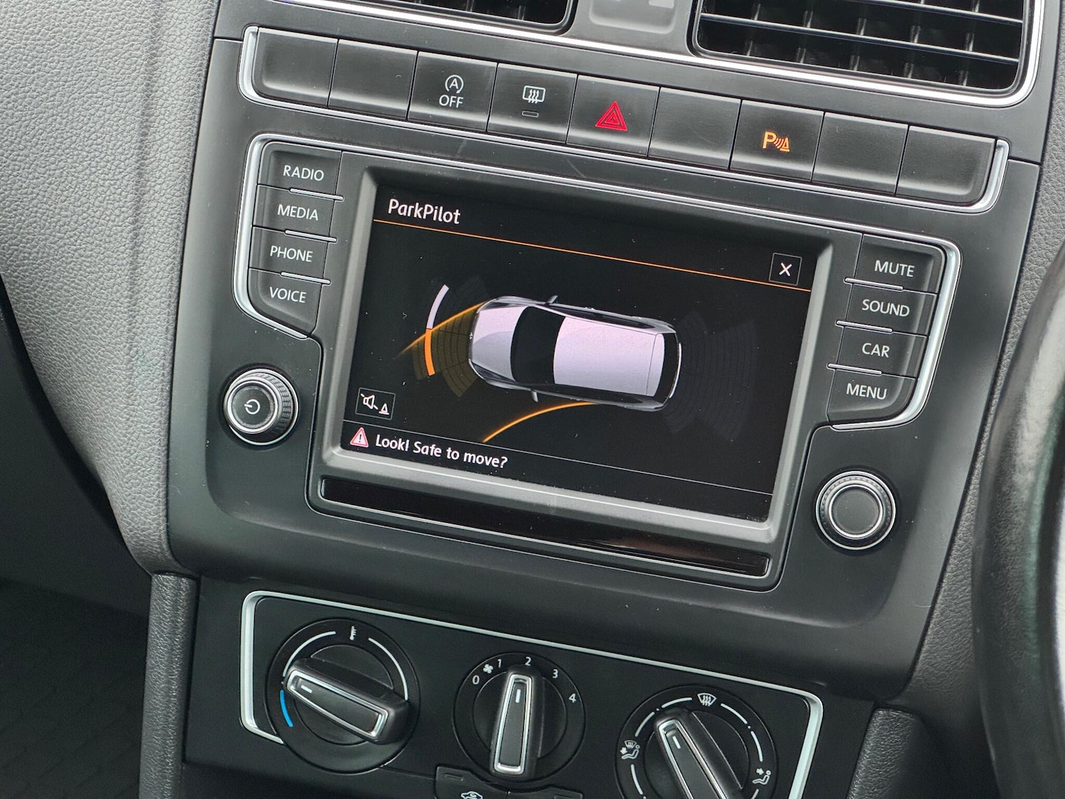 Used Volkswagen Polo 2016 for sale - 76926032: Photo 3