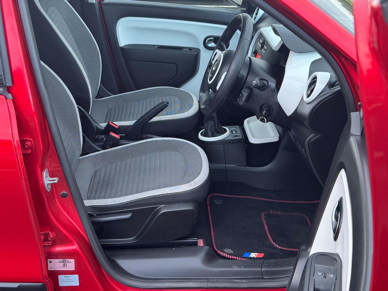 Used Renault Twingo 2018 for sale - 76840735: Photo 17