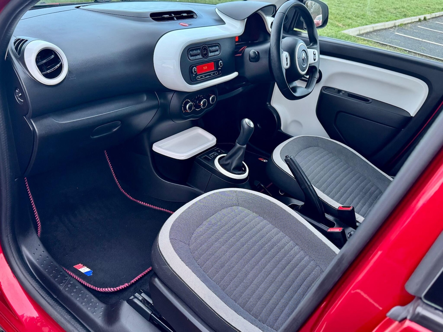 Used Renault Twingo 2018 for sale - 76840735: Photo 20