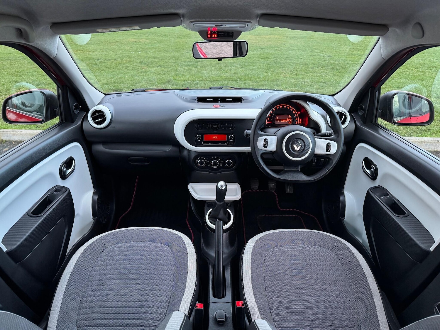 Used Renault Twingo 2018 for sale - 76840735: Photo 26