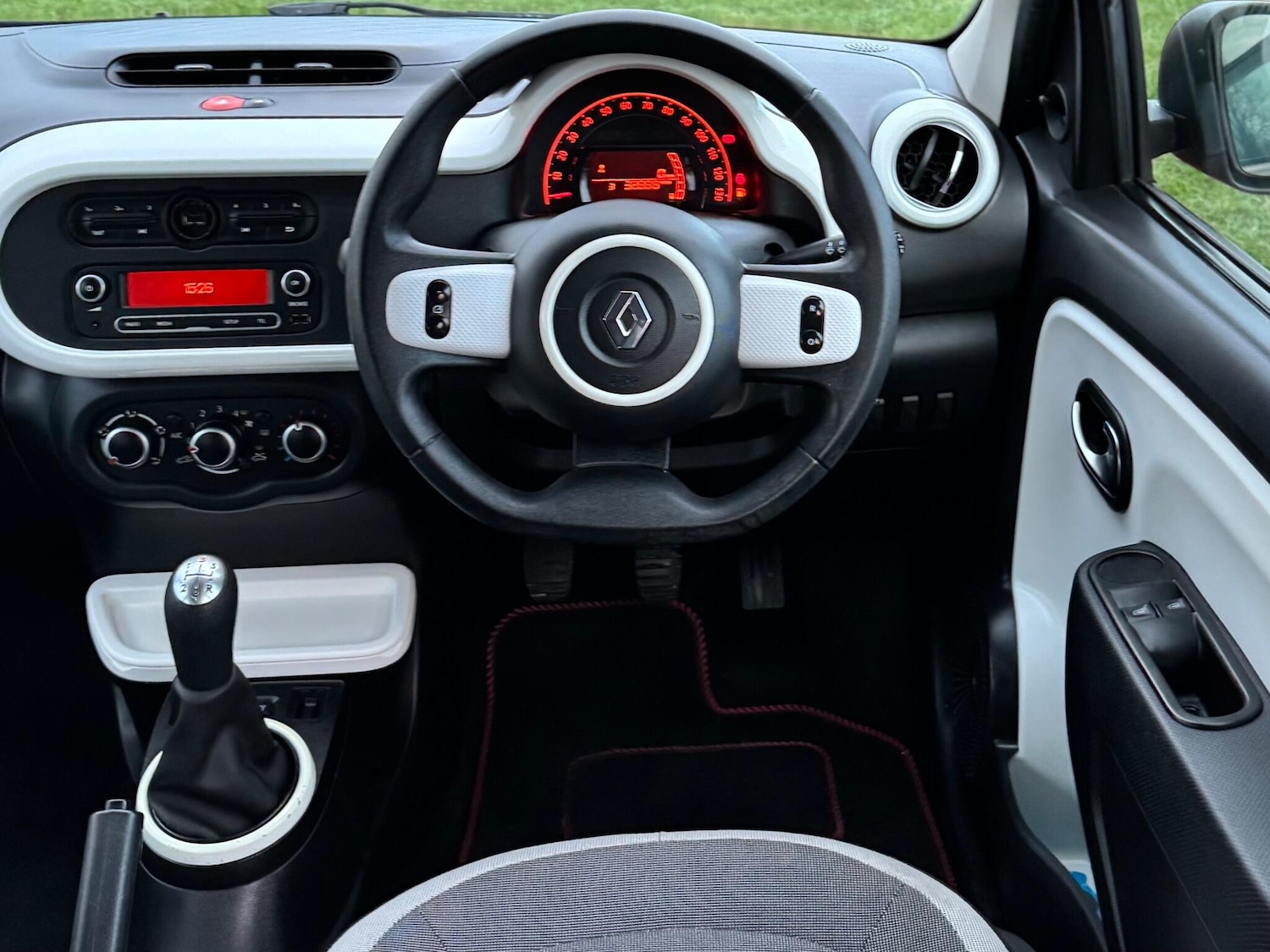 Used Renault Twingo 2018 for sale - 76840735: Photo 28