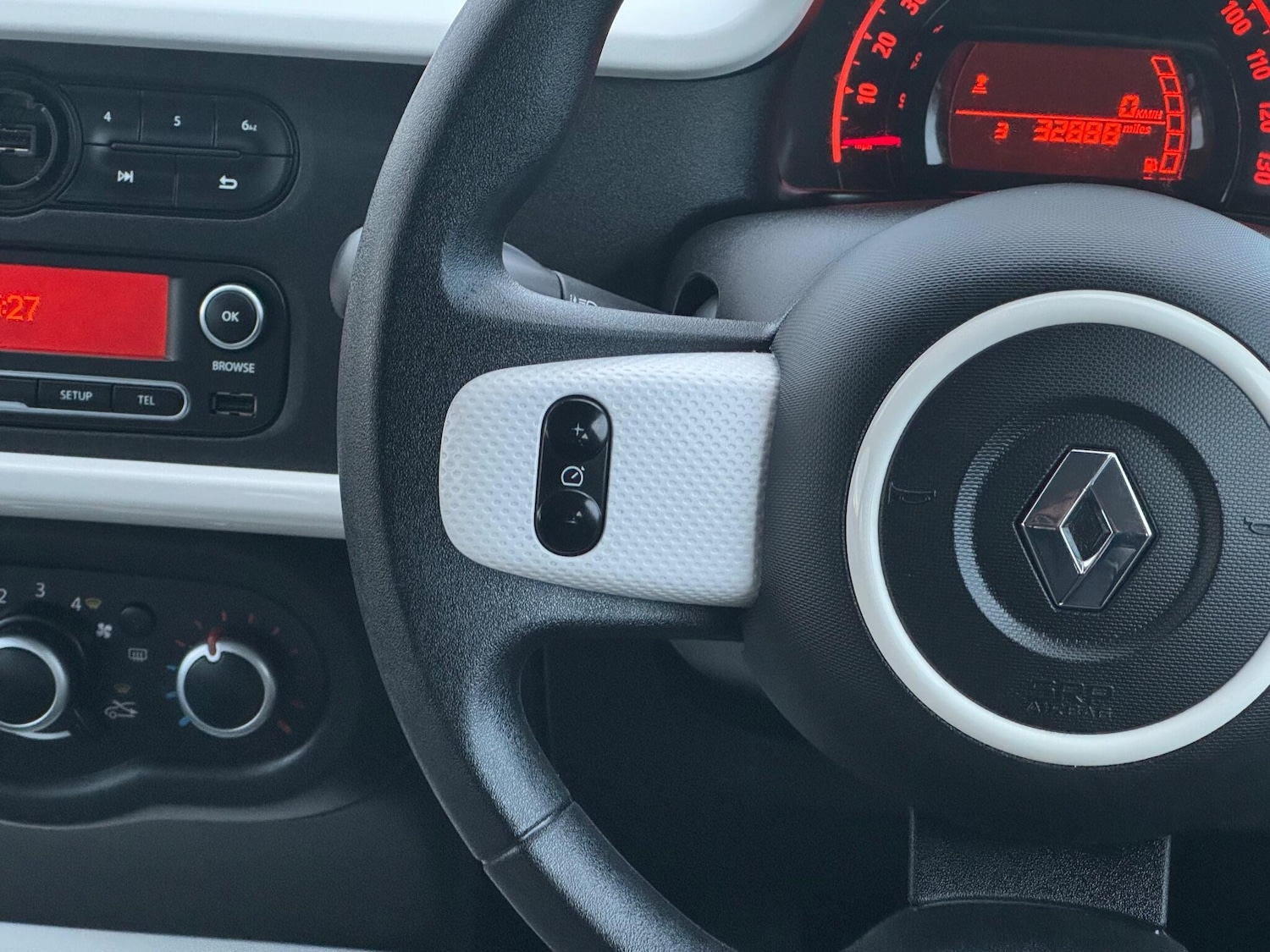 Used Renault Twingo 2018 for sale - 76840735: Photo 30